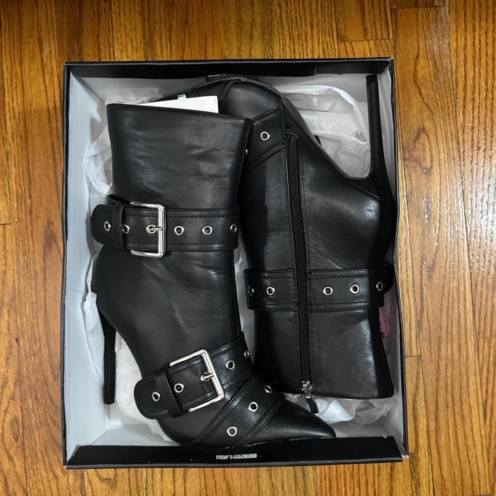 PrettyLittleThing Black Stiletto Buckle Boots